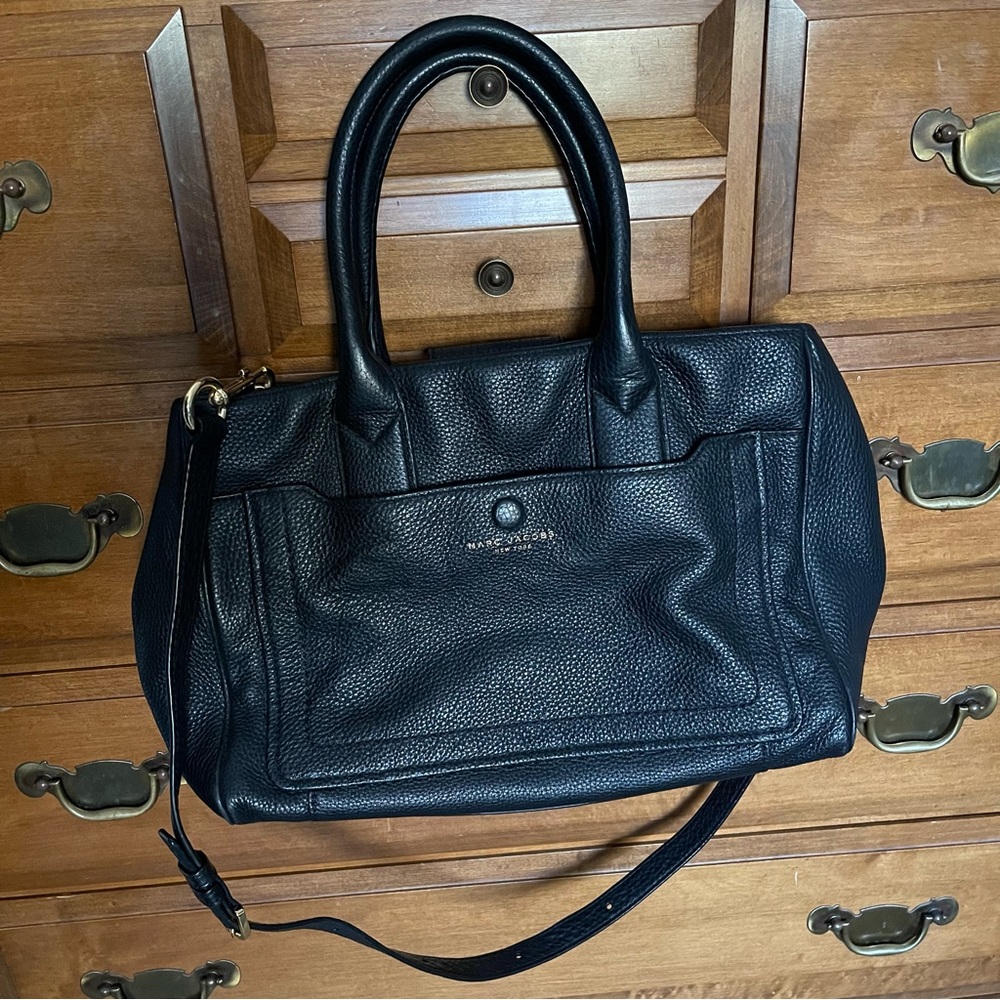 Marc Jacobs New York Genuine Leather Black Crossbody Purse Gold Magnetic Close